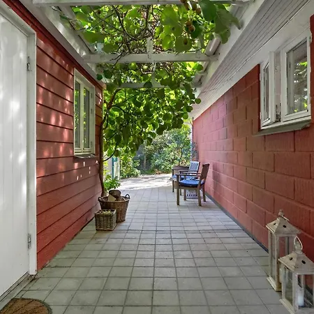 Nice In With 3 Bedrooms And Wifi Mesinge